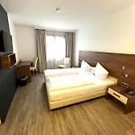 فندق Doctor Weinstube 3*