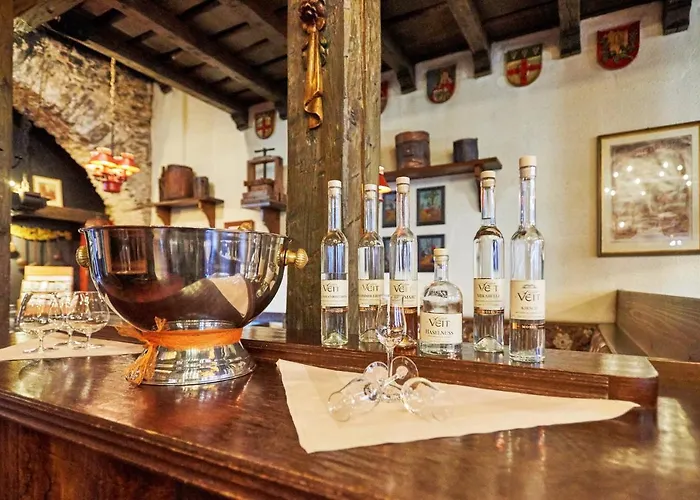 Doctor Weinstube 호텔 베른카슈텔쿠에스