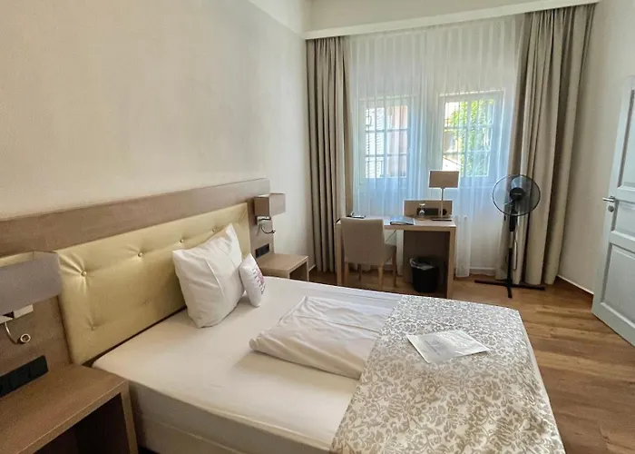 Doctor Weinstube Hotel 3*